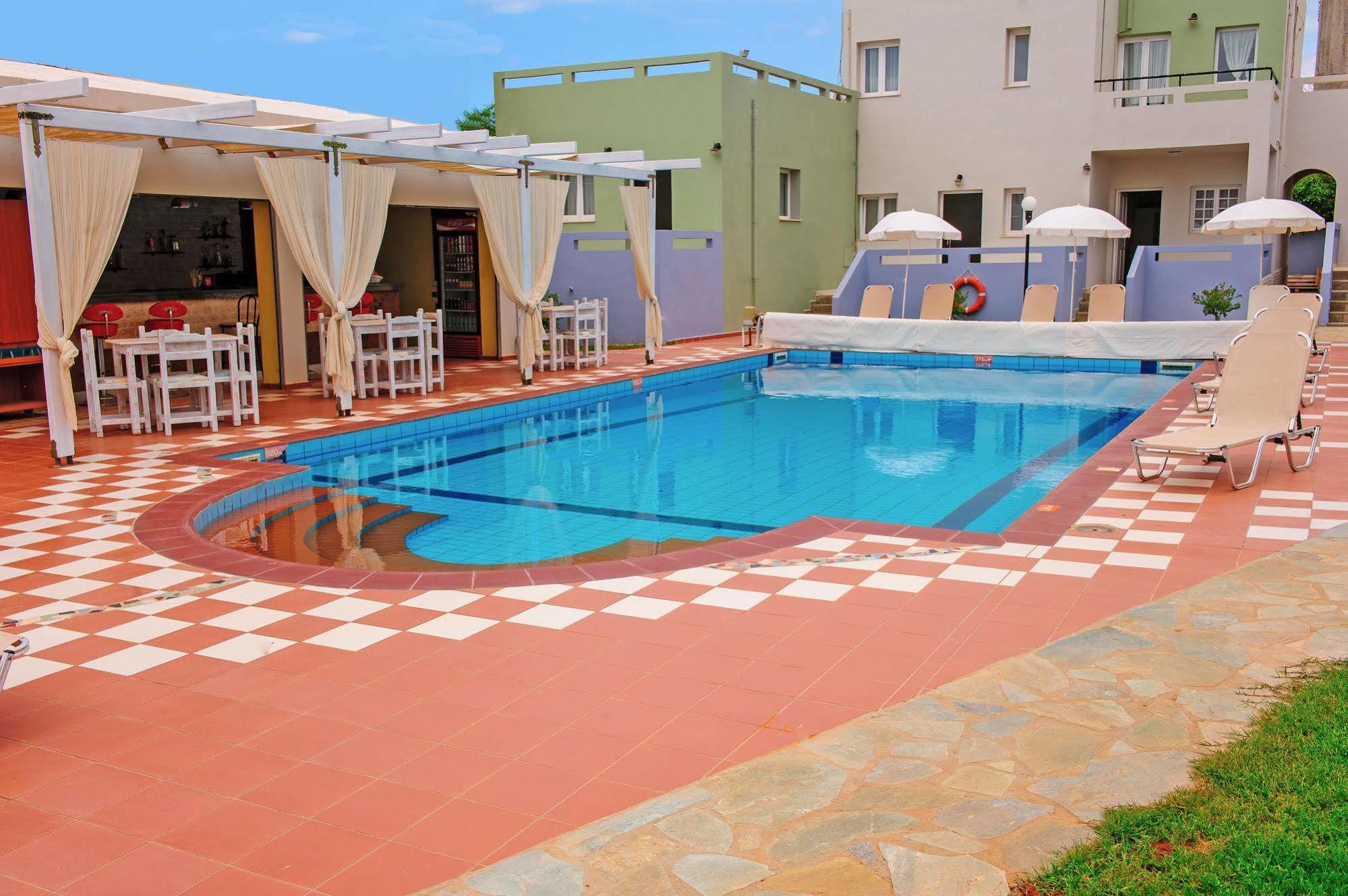 Golden Sun Boutique Aparthotel Mália Exterior foto